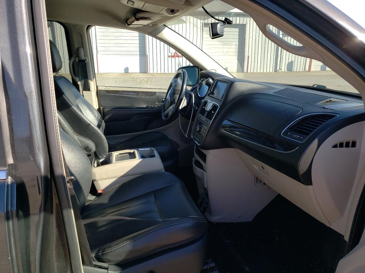Photo 5 from auction – 2012 CHRYSLER TOWN & COU with VIN 2C4RC1BG5CR226575