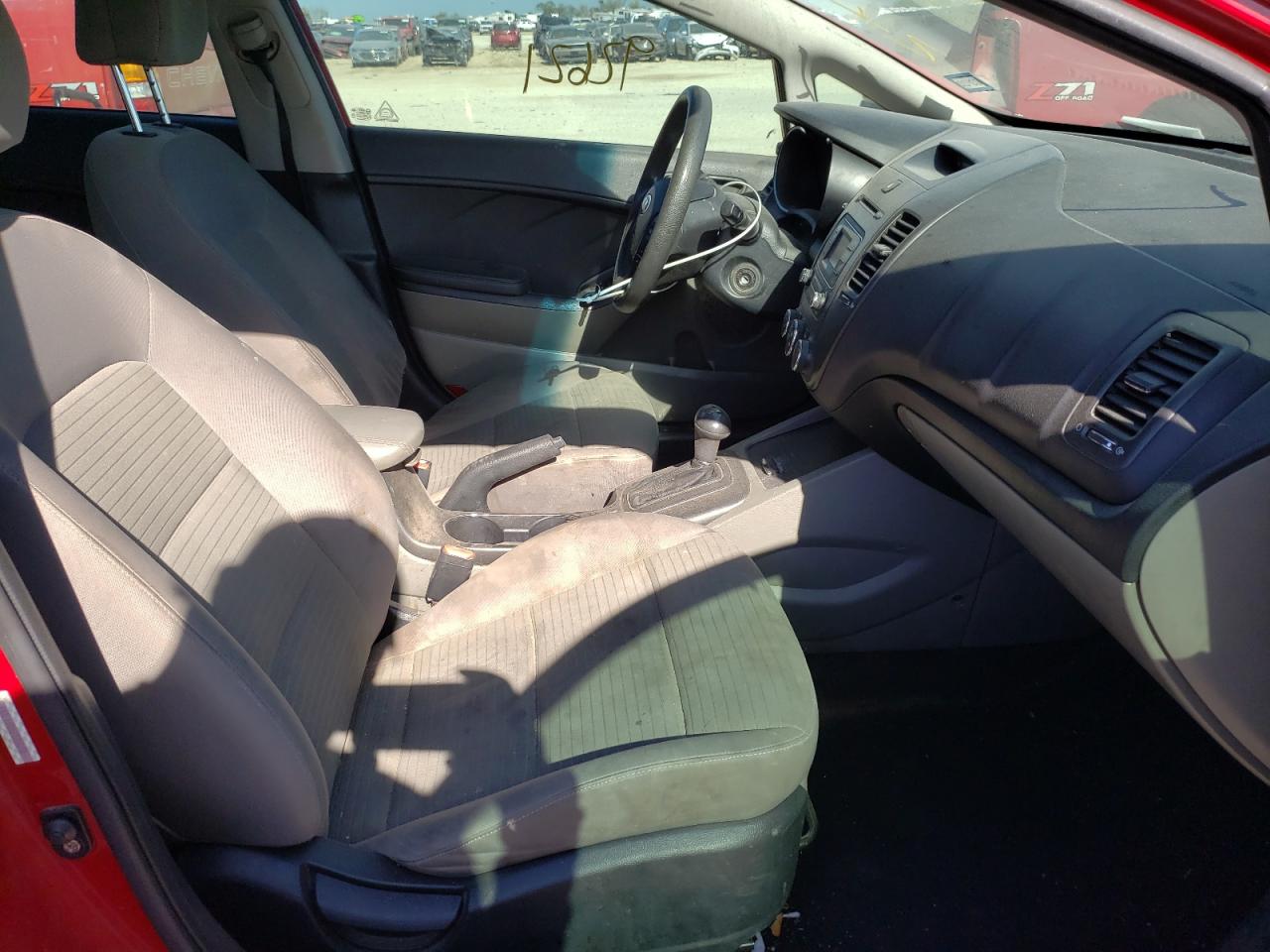 Photo 5 from auction – 2015 KIA FORTE LX with VIN KNAFX4A65F5258796
