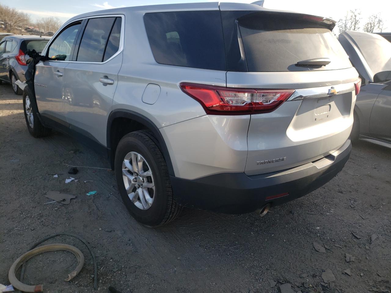 Photo 3 from auction – 2018 CHEVROLET TRAVERSE L with VIN 1GNERFKW5JJ117608