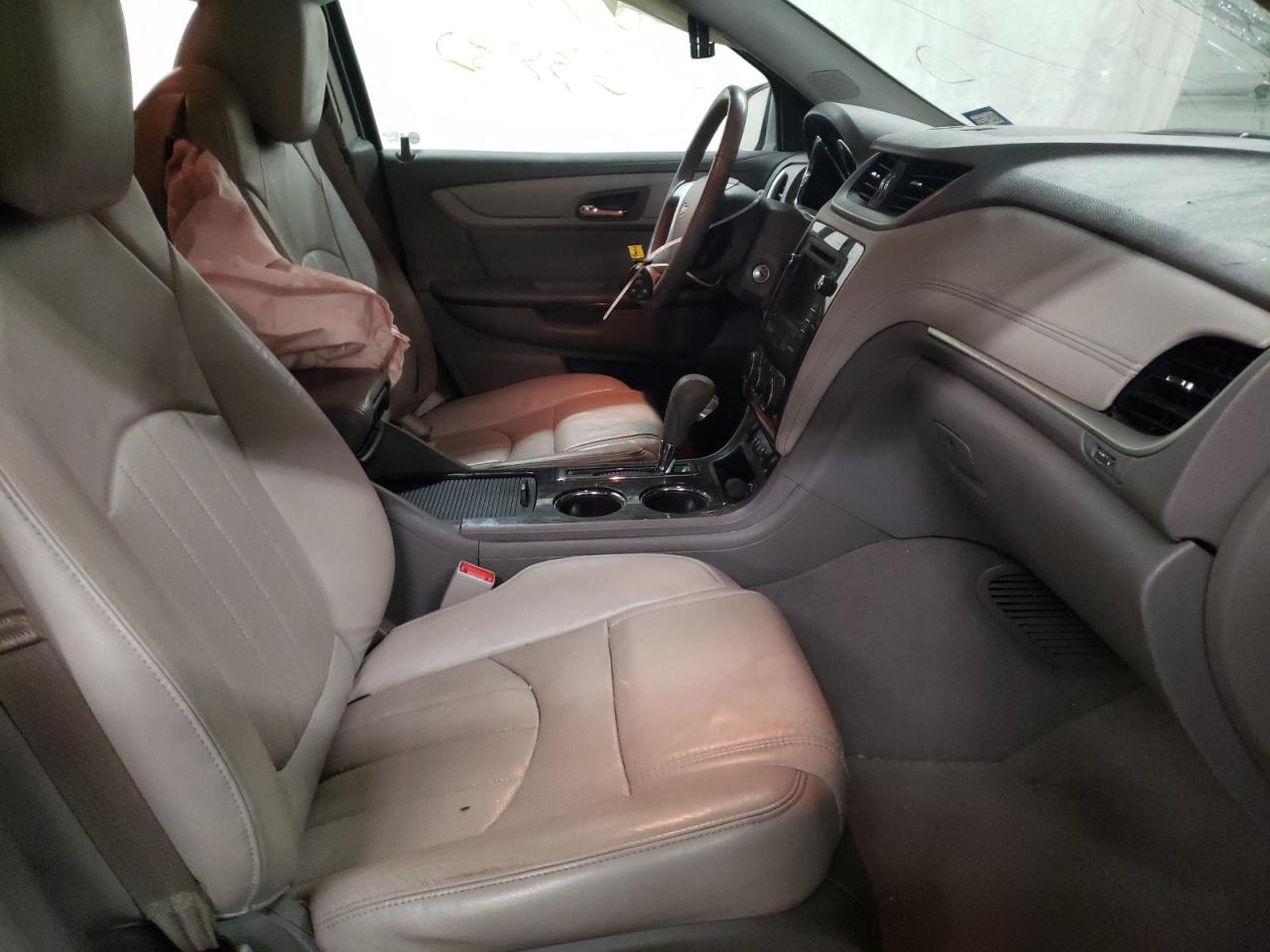 Photo 5 from auction – 2014 CHEVROLET TRAVERSE L with VIN 1GNKRJKD7EJ210270