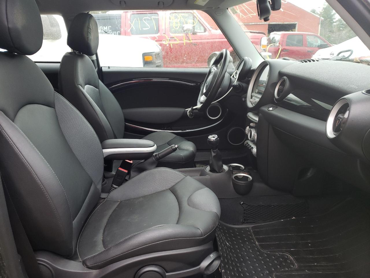 Photo 5 from auction – 2010 MINI COOPER S with VIN WMWMF7C55ATX42617