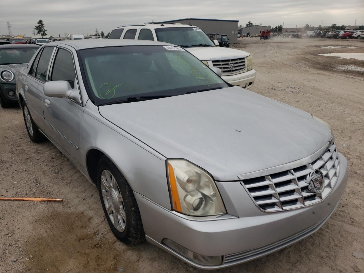 CADILLAC DTS 2011 with VIN 1G6KA5E66BU120495 - Photo from auction