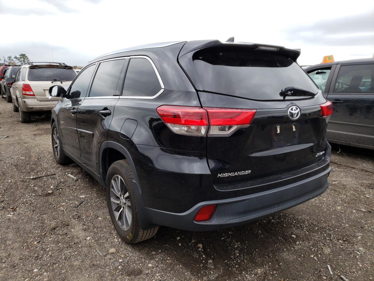 Photo 3 from auction – 2019 TOYOTA HIGHLANDER with VIN 5TDJZRFH6KS928357