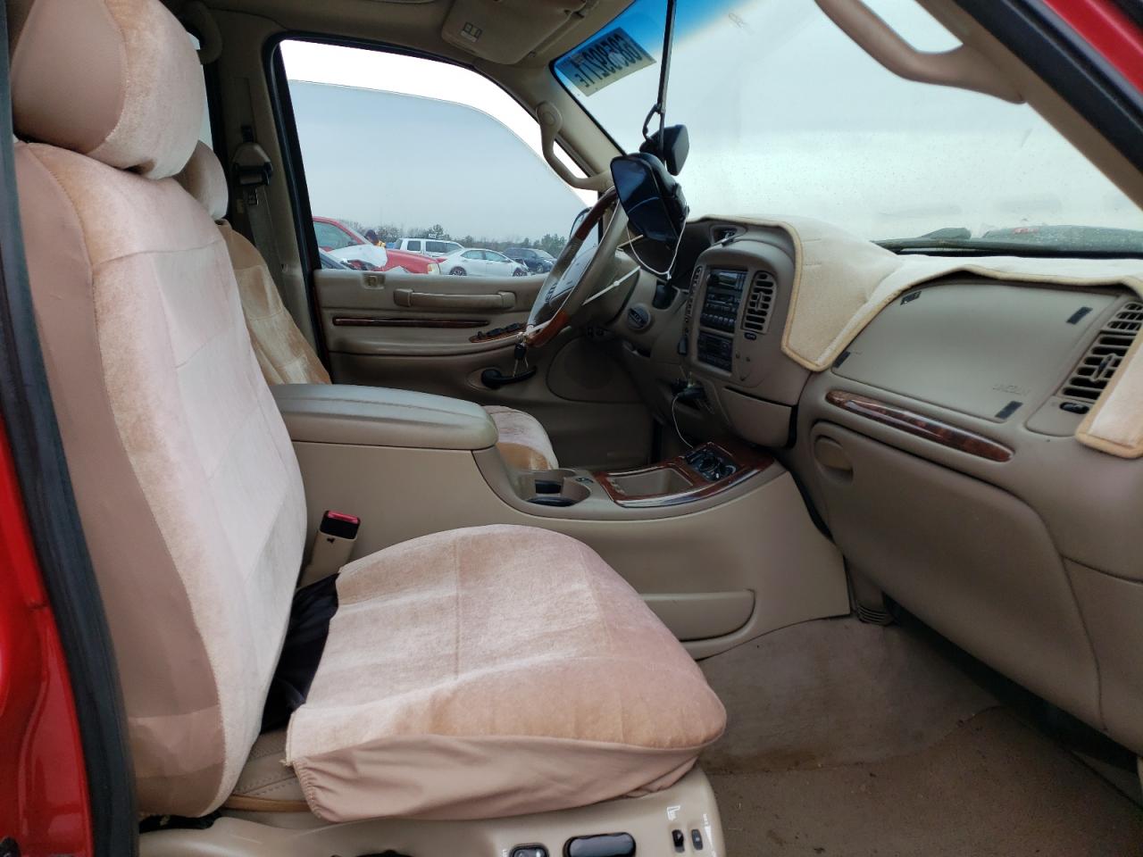 Photo 5 from auction – 2000 LINCOLN NAVIGATOR with VIN 5LMFU28A4YLJ26727