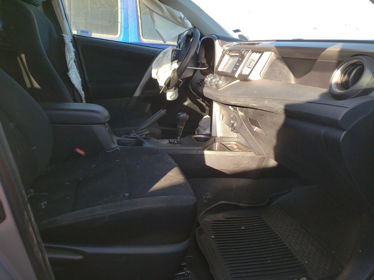 Photo 5 from auction – 2017 TOYOTA RAV4 LE with VIN 2T3BFREVXHW658030
