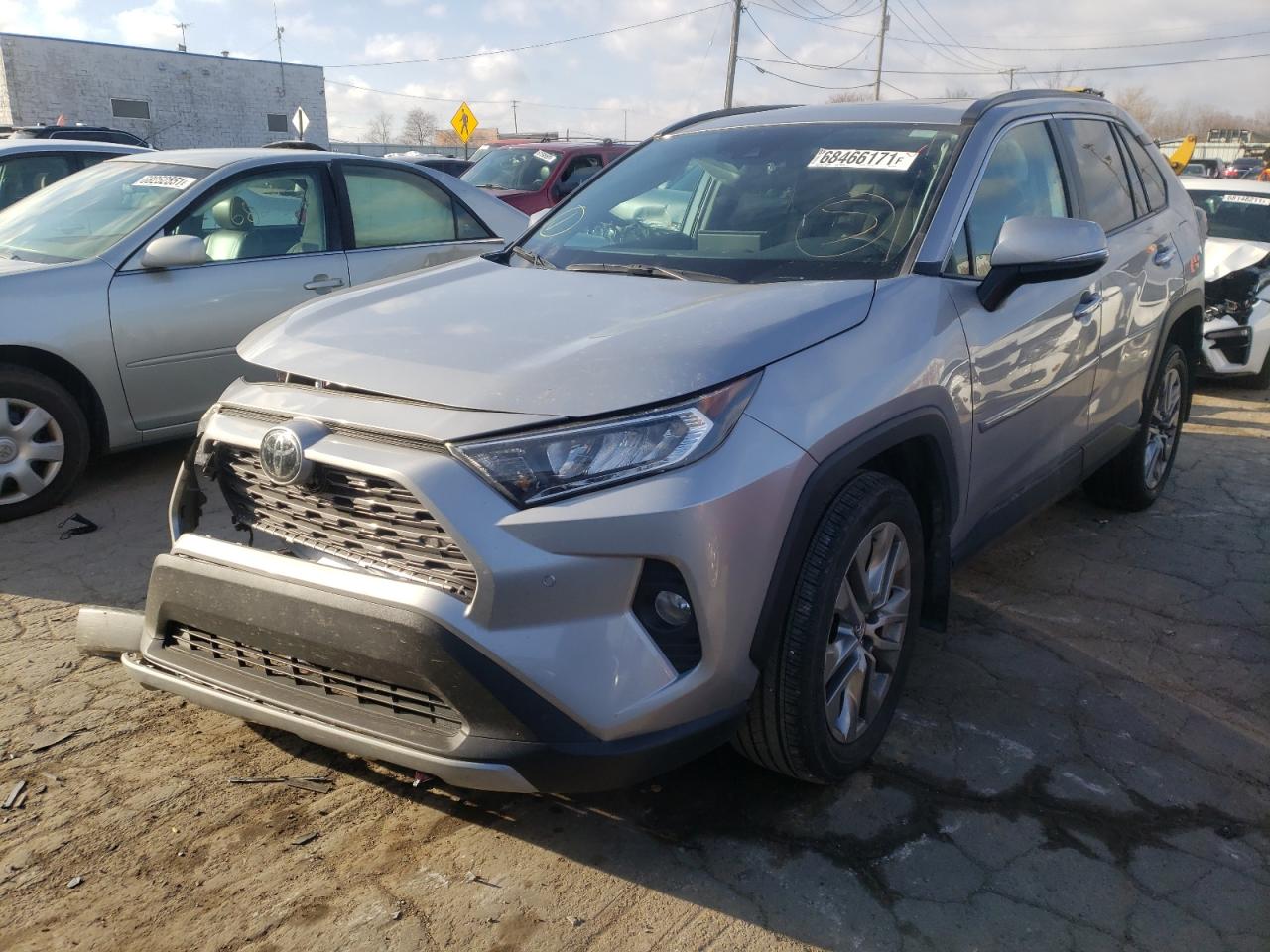 Photo 2 from auction – 2019 TOYOTA RAV4 LIMIT with VIN 2T3N1RFV3KW074702