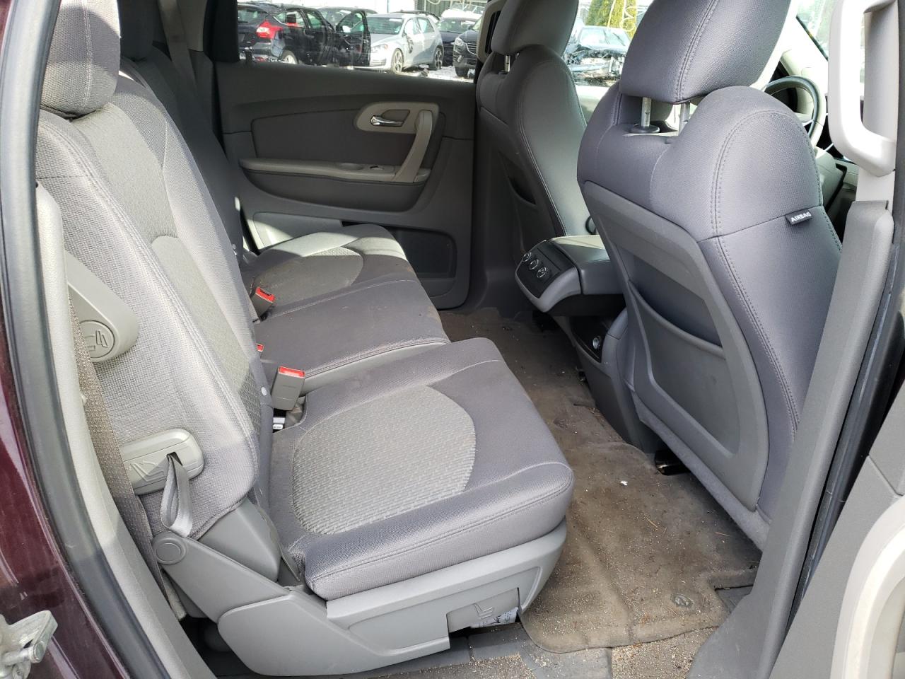 Photo 6 from auction – 2010 CHEVROLET TRAVERSE L with VIN 1GNLVEED4AS132361