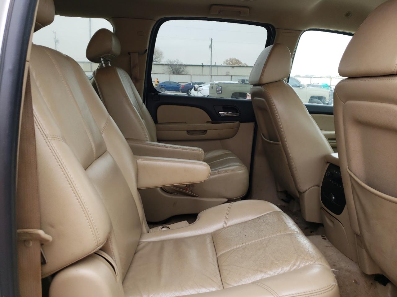 Photo 6 from auction – 2007 CHEVROLET SUBURBAN C with VIN 1GNFC16017R349812