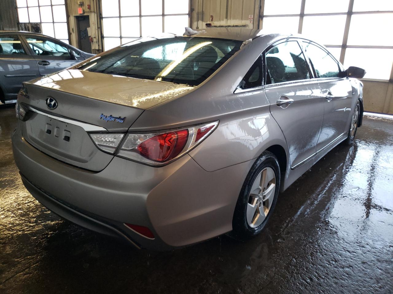 Photo 4 from auction – 2012 HYUNDAI SONATA HYB with VIN KMHEC4A41CA020614