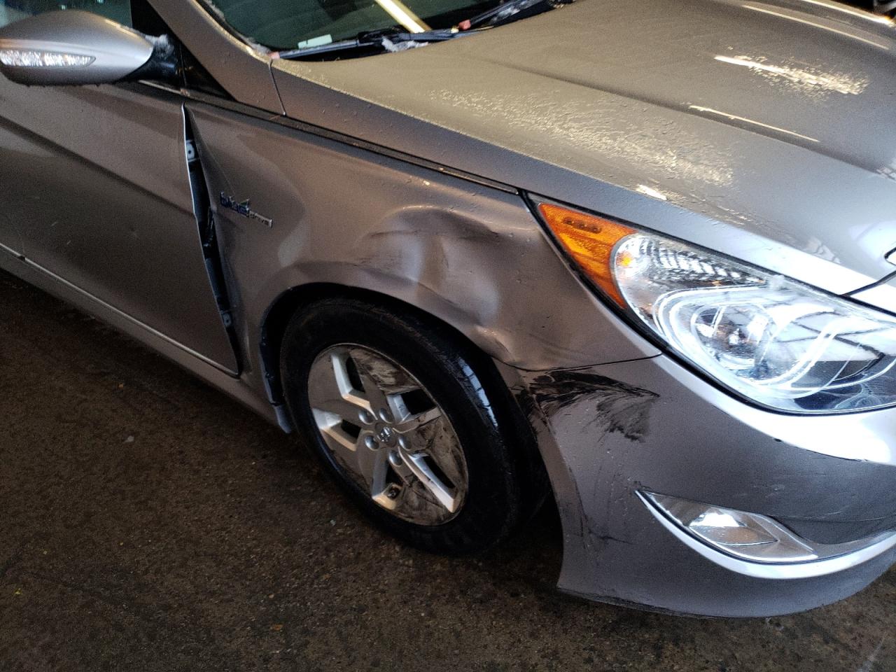 Photo 9 from auction – 2012 HYUNDAI SONATA HYB with VIN KMHEC4A41CA020614