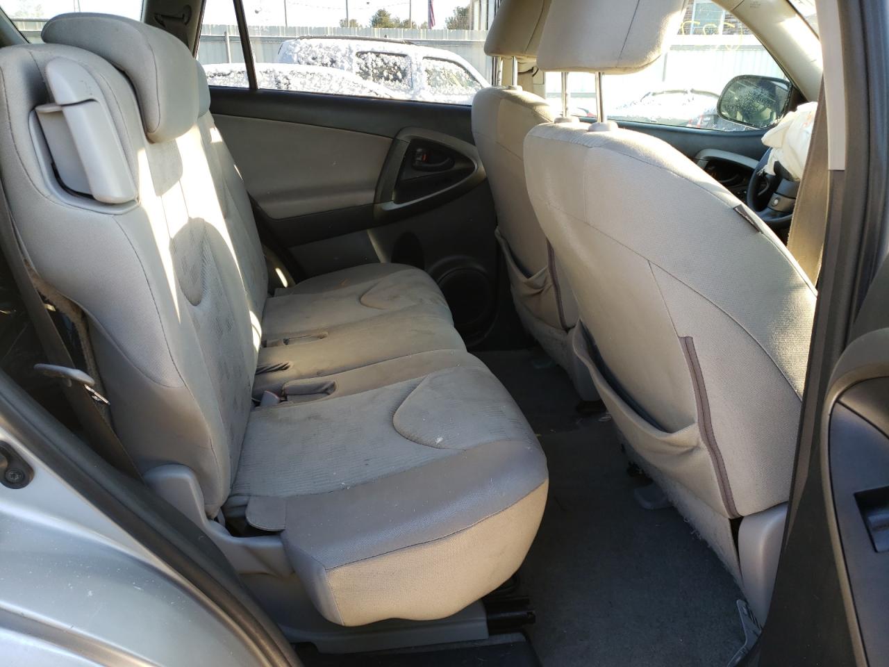 Photo 6 from auction – 2010 TOYOTA RAV4 with VIN JTMJF4DV2A5025454