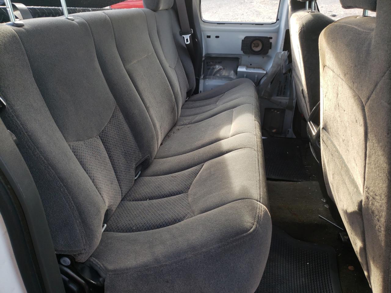 Photo 6 from auction – 2005 CHEVROLET SILVERADO with VIN 1GCHC29U95E173506