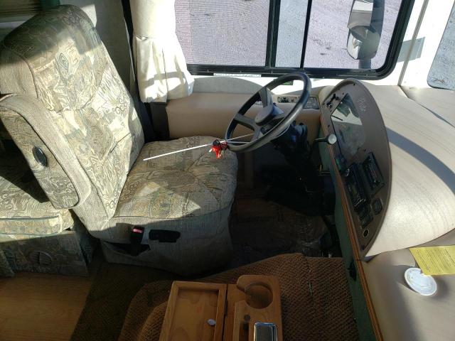 Photo 5 from auction – 2000 WORKHORSE CUSTOM CHASSIS MOTORHOME with VIN 5B4LP37J4X3311292