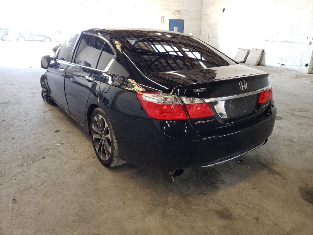 Photo 3 from auction – 2015 HONDA ACCORD SPO with VIN 1HGCR2F55FA232017