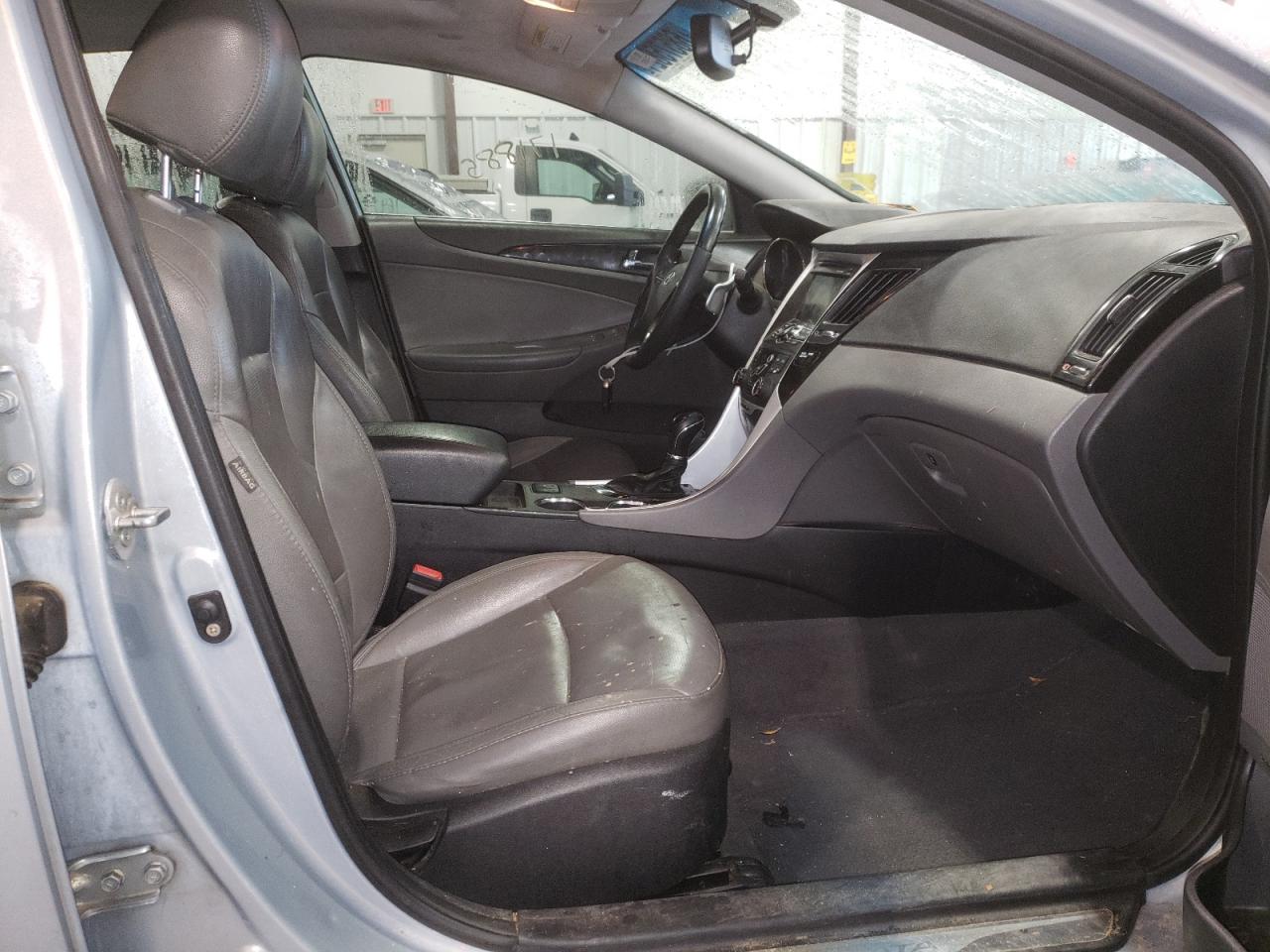 Photo 5 from auction – 2011 HYUNDAI SONATA SE with VIN 5NPEC4AC8BH259256