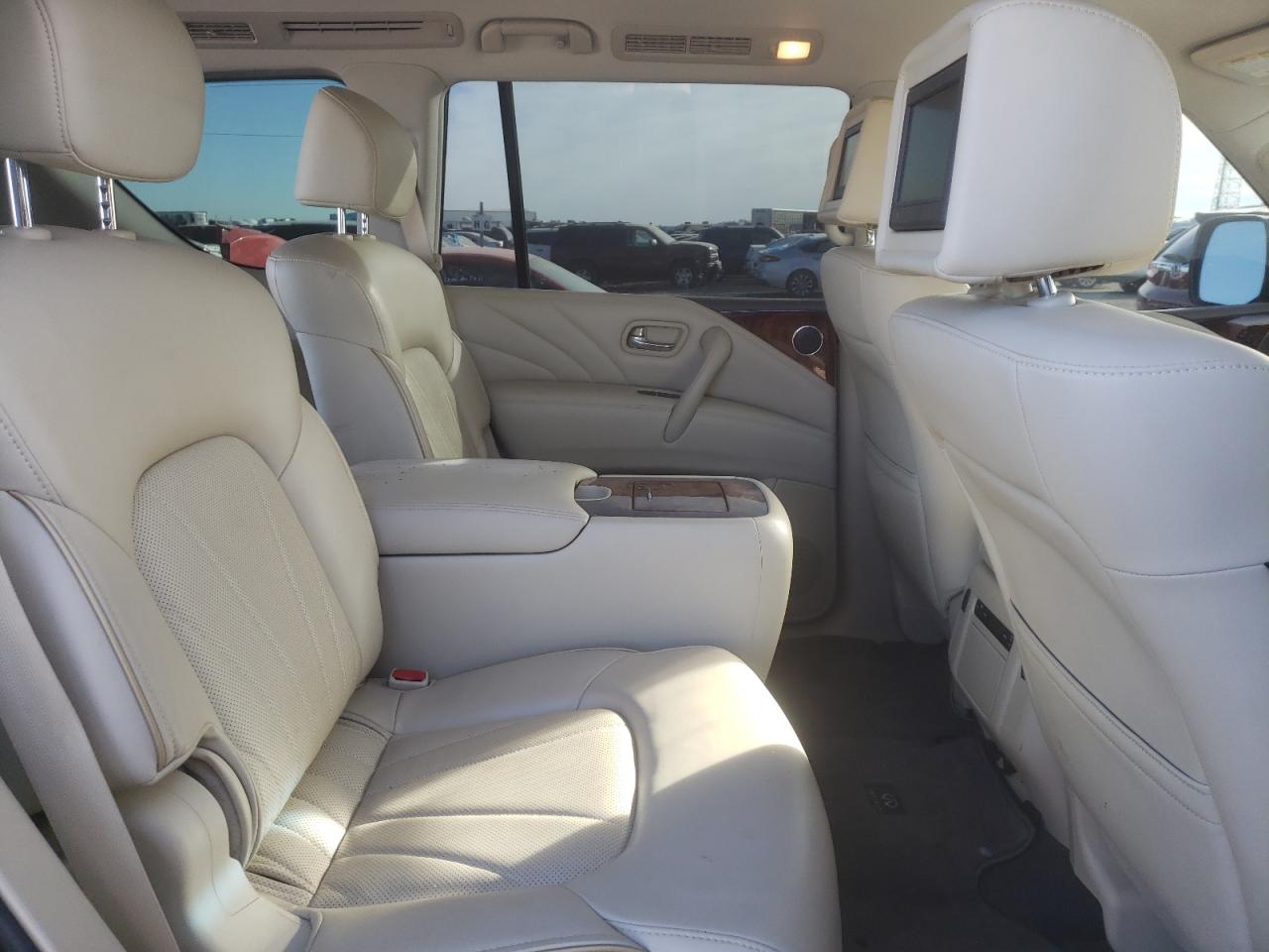 Photo 6 from auction – 2017 INFINITI QX80 with VIN JN8AZ2NF0H9645407
