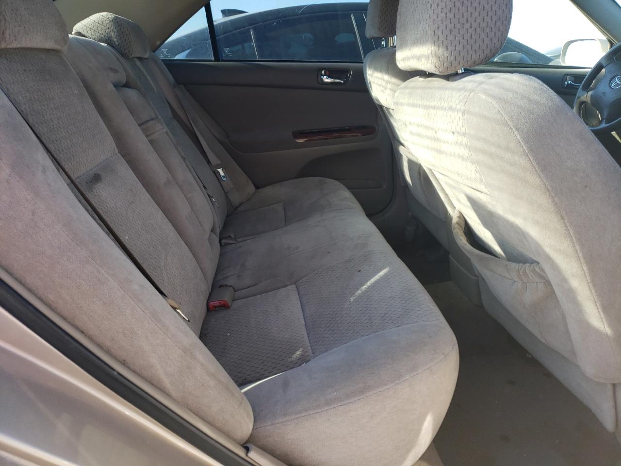Photo 6 from auction – 2004 TOYOTA CAMRY LE with VIN 4T1BE32KX4U821059