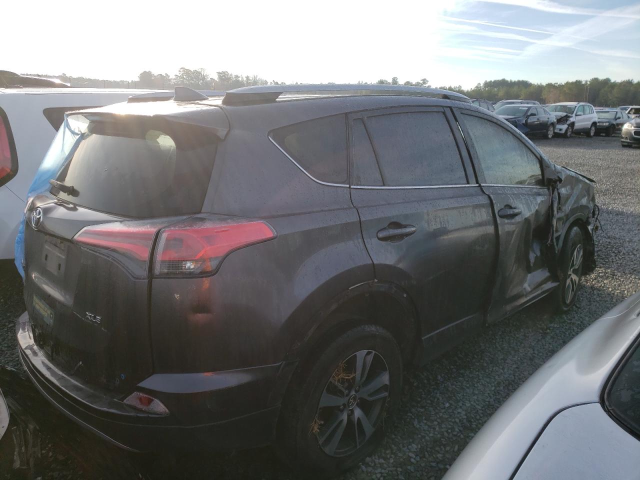 Photo 4 from auction – 2017 TOYOTA RAV4 XLE with VIN JTMWFREV6HJ701827