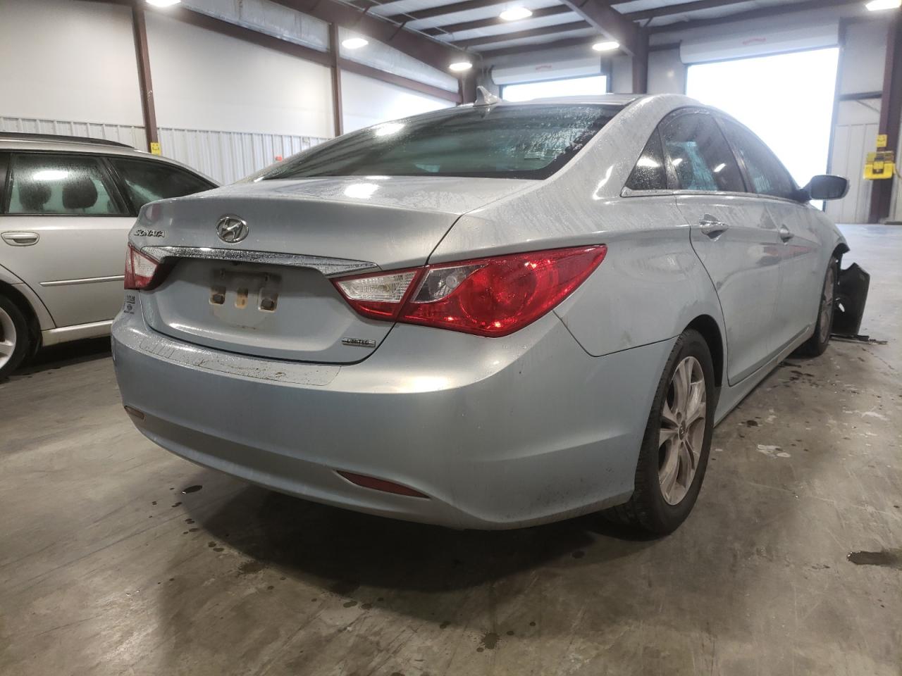 Photo 4 from auction – 2011 HYUNDAI SONATA SE with VIN 5NPEC4AC8BH259256