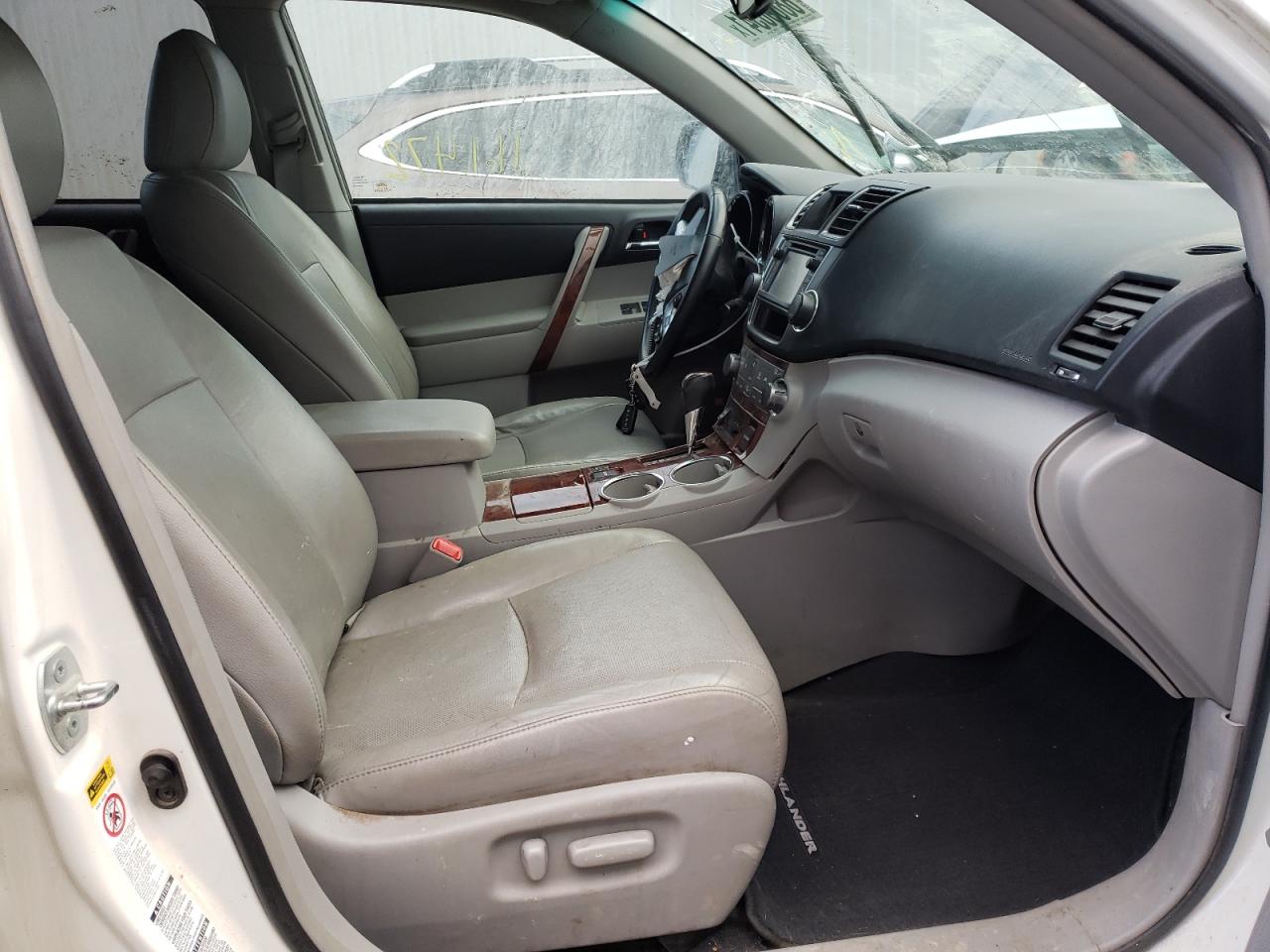Фото 5 с аукциона – 2013 TOYOTA HIGHLANDER с VIN 5TDDK3EH5DS192840