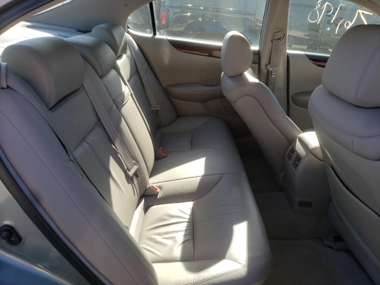 Photo 6 from auction – 2004 LEXUS ES 330 with VIN JTHBA30G545003939