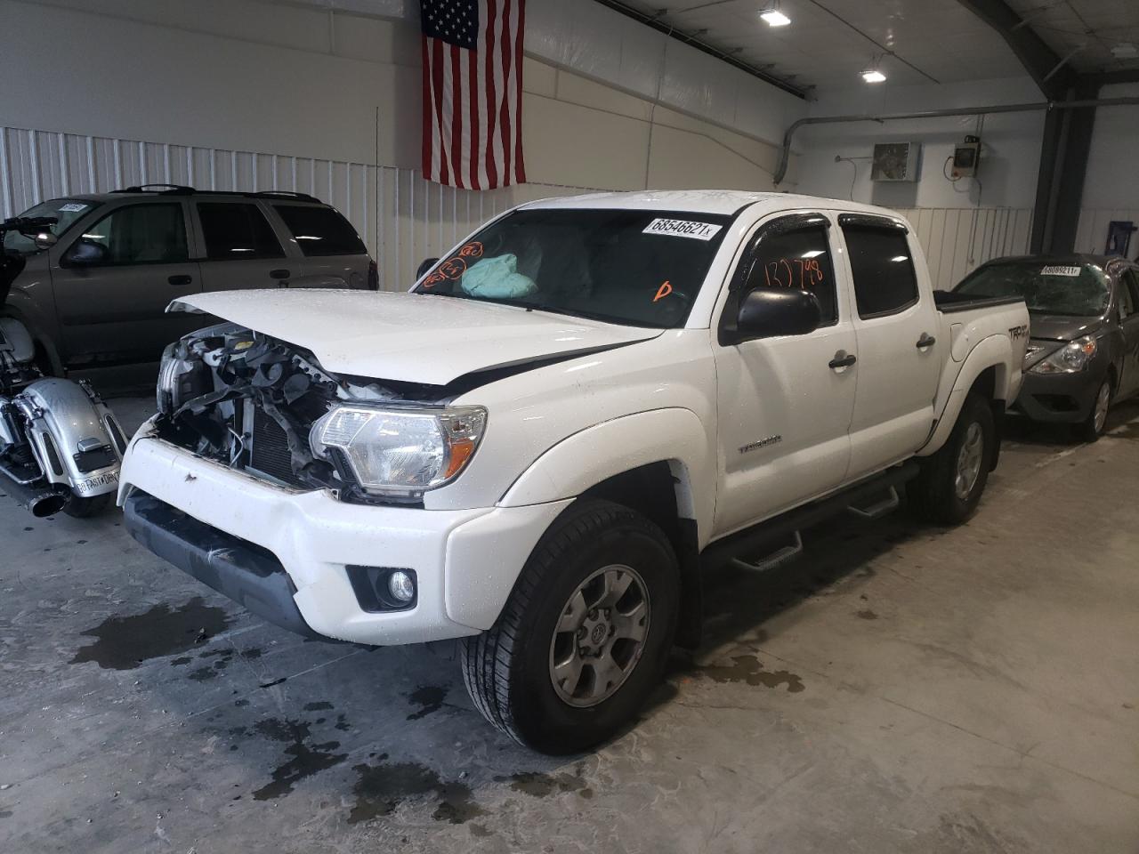 Photo 2 from auction – 2015 TOYOTA TACOMA DOU with VIN 5TFLU4EN8FX145980