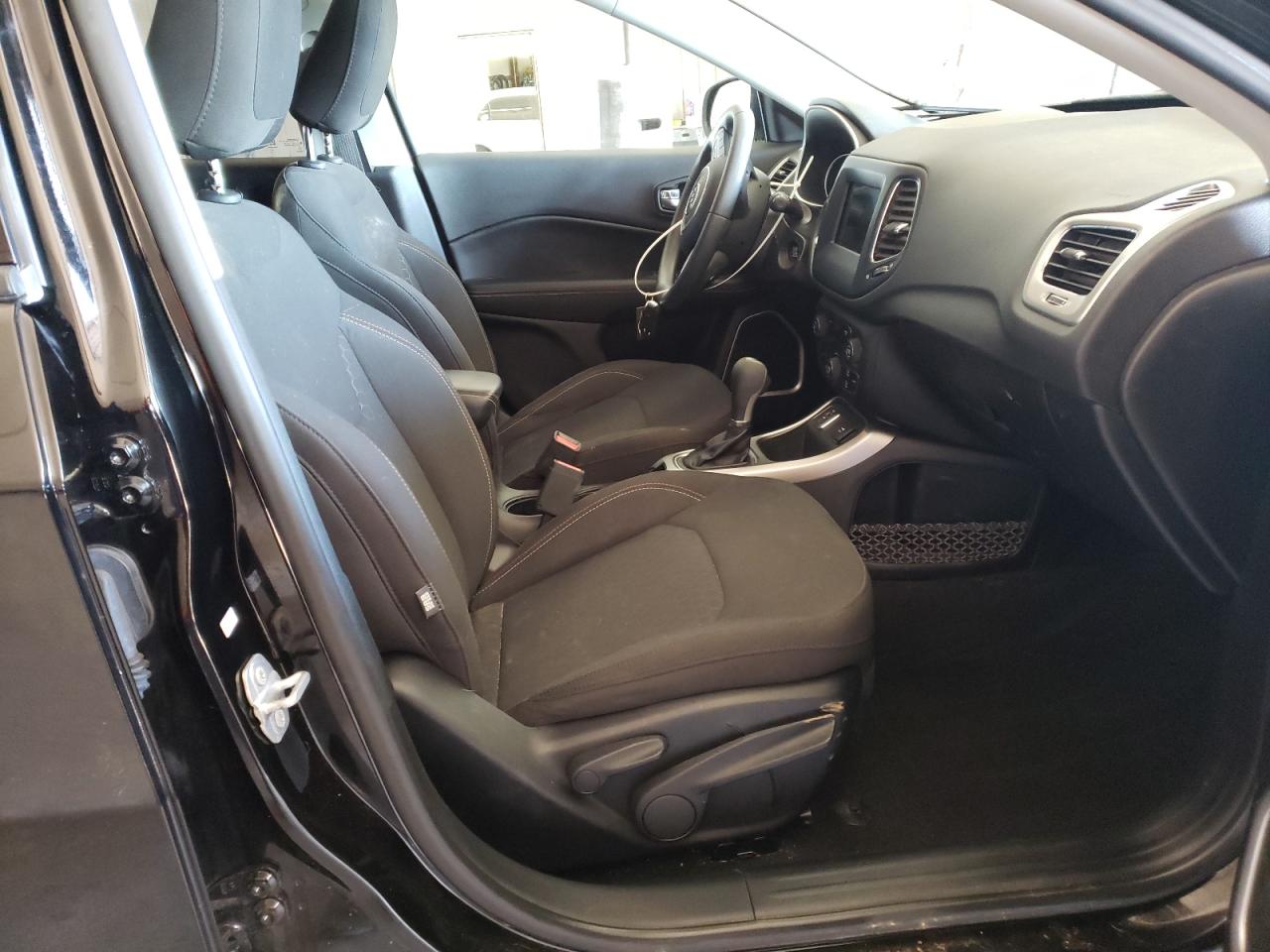 Photo 5 from auction – 2019 JEEP COMPASS SP with VIN 3C4NJCAB8KT614062