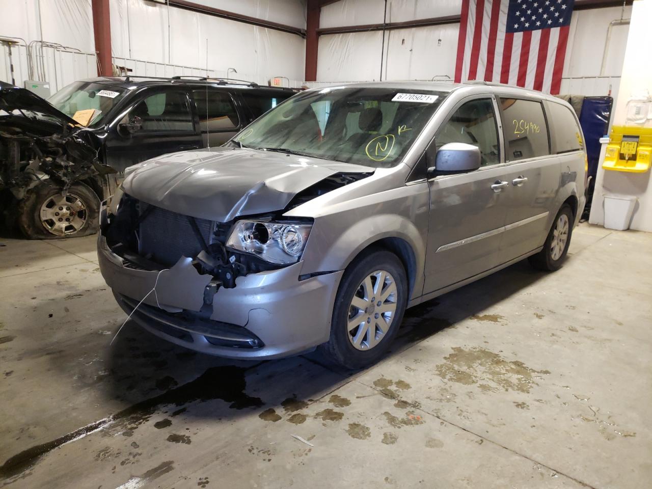 Photo 2 from auction – 2013 CHRYSLER TOWN & COU with VIN 2C4RC1BG3DR674962