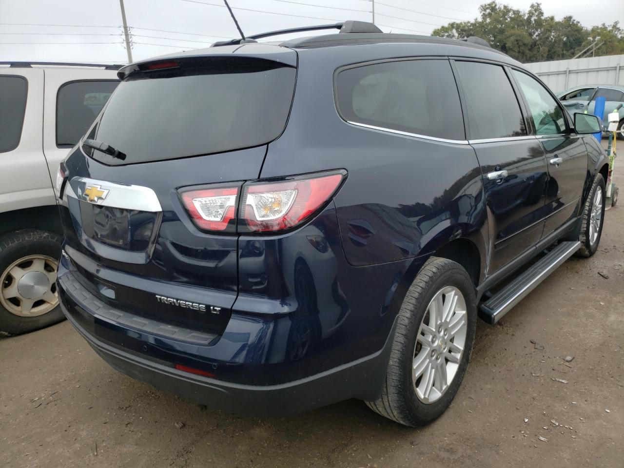 Photo 4 from auction – 2015 CHEVROLET TRAVERSE L with VIN 1GNKRGKD1FJ360492