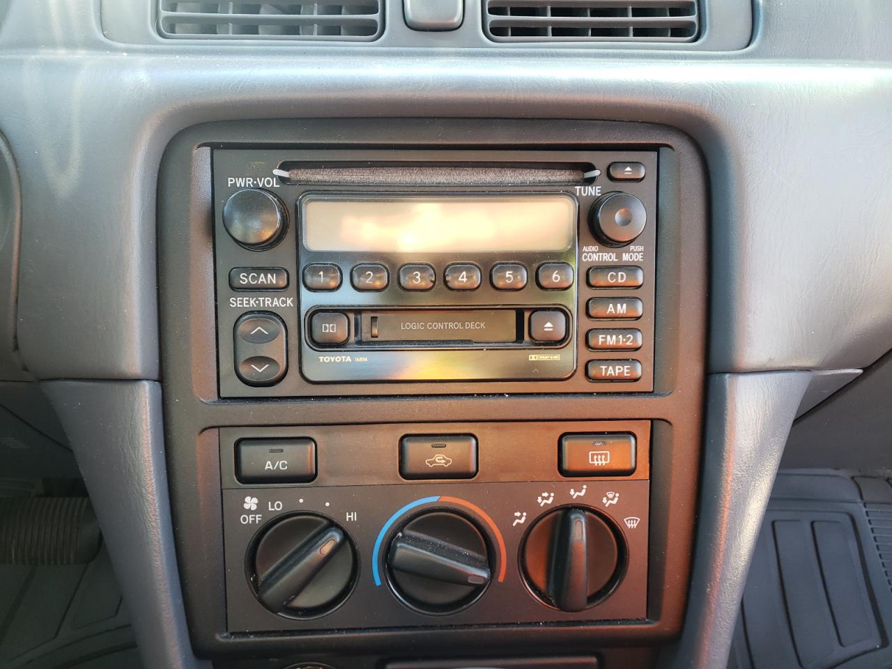 Photo 9 from auction – 2001 TOYOTA CAMRY CE with VIN 4T1BG22K11U090814