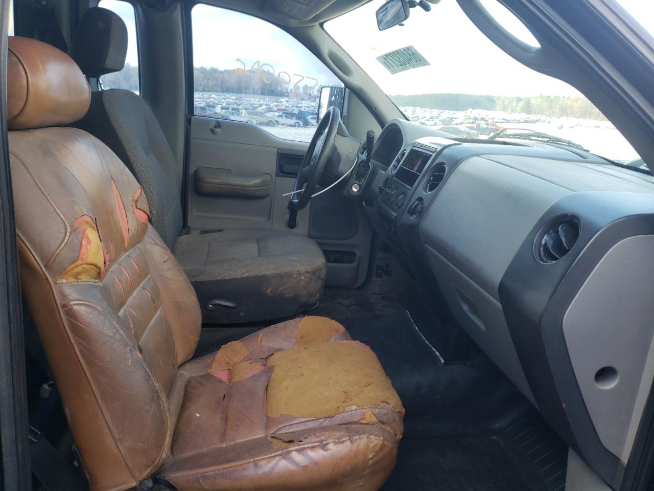 Photo 5 from auction – 2004 FORD F150 with VIN 1FTRF12W14NC12167