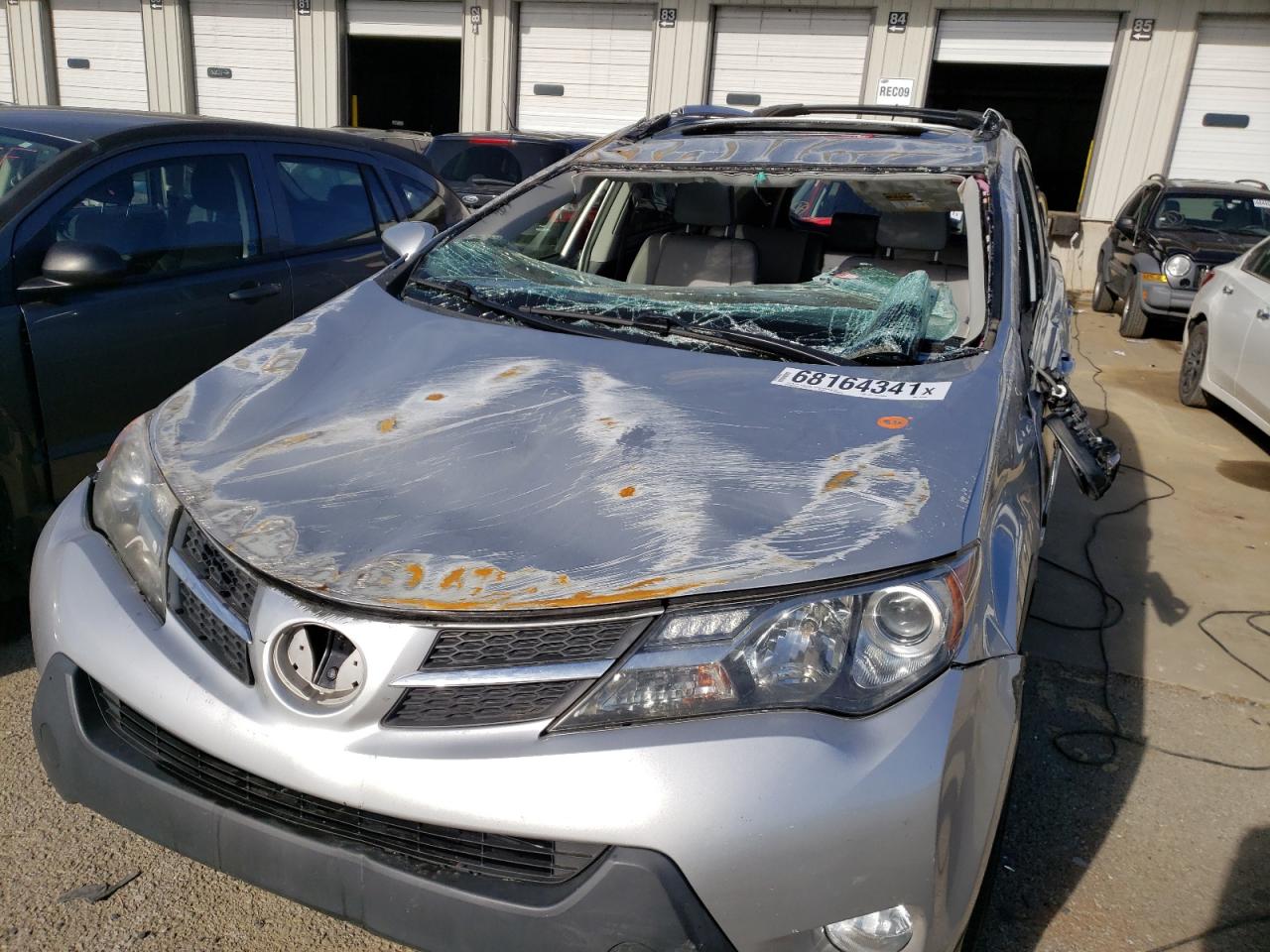 Photo 9 from auction – 2015 TOYOTA RAV4 LIMIT with VIN JTMDFREV5FD167030