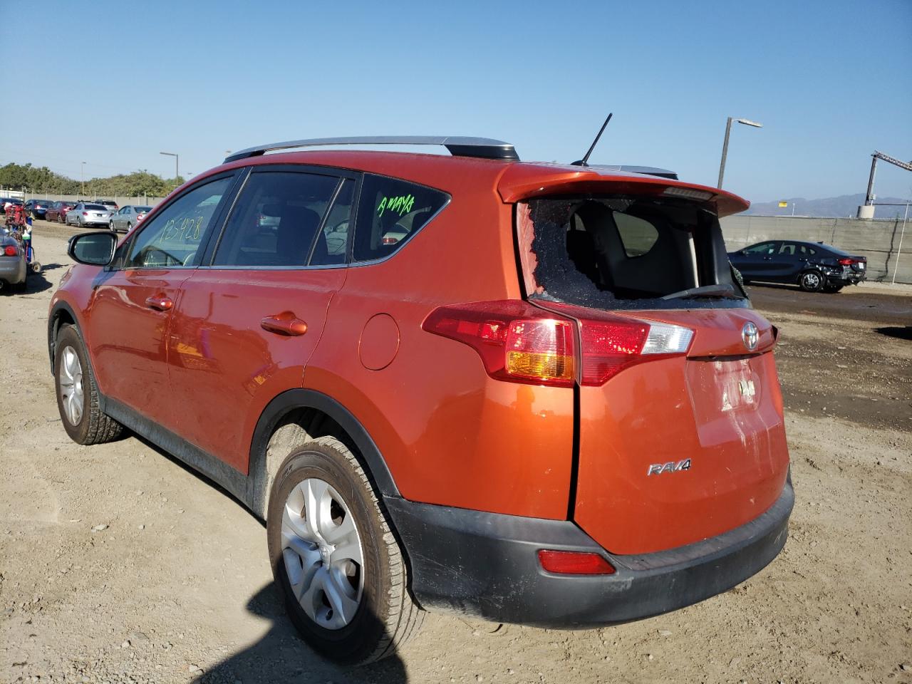 Photo 3 from auction – 2015 TOYOTA RAV4 LE with VIN JTMBFREV8FJ025179