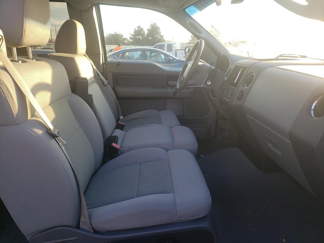 Photo 5 from auction – 2005 FORD F150 with VIN 1FTPX14595NA69527