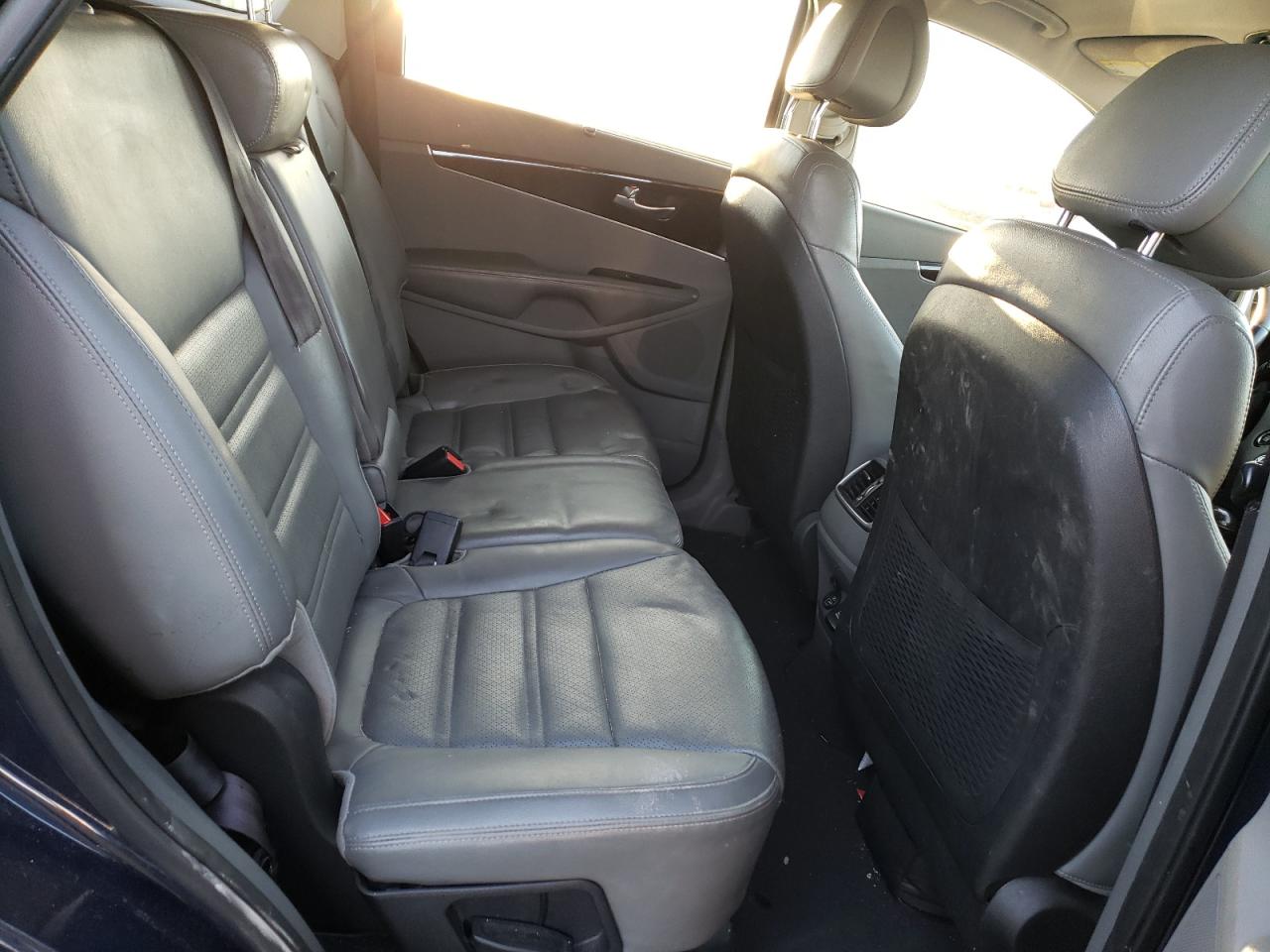 Photo 6 from auction – 2016 KIA SORENTO EX with VIN 5XYPHDA58GG071489