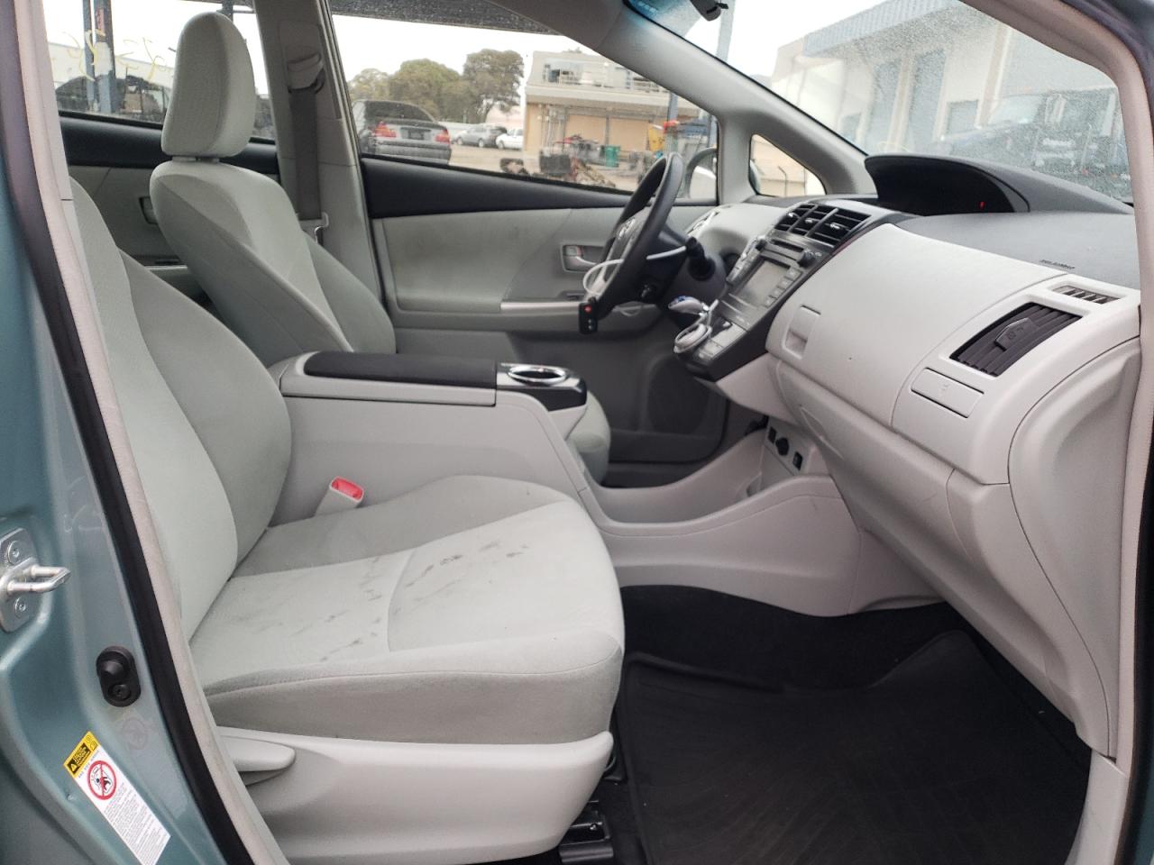 Photo 5 from auction – 2014 TOYOTA PRIUS V with VIN JTDZN3EUXE3294728