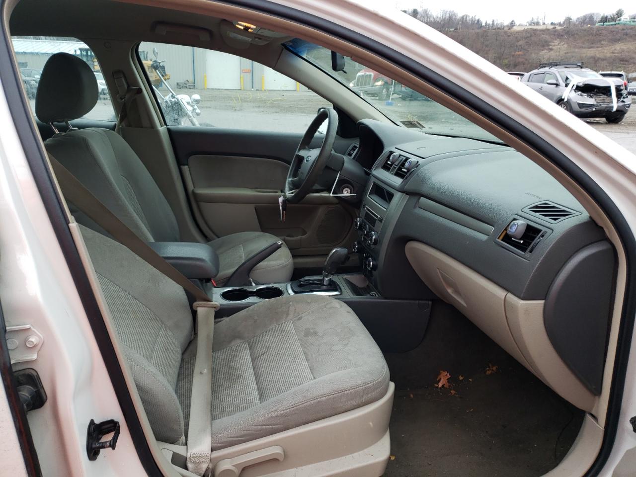 Photo 5 from auction – 2011 FORD FUSION S with VIN 3FAHP0GA0BR240106