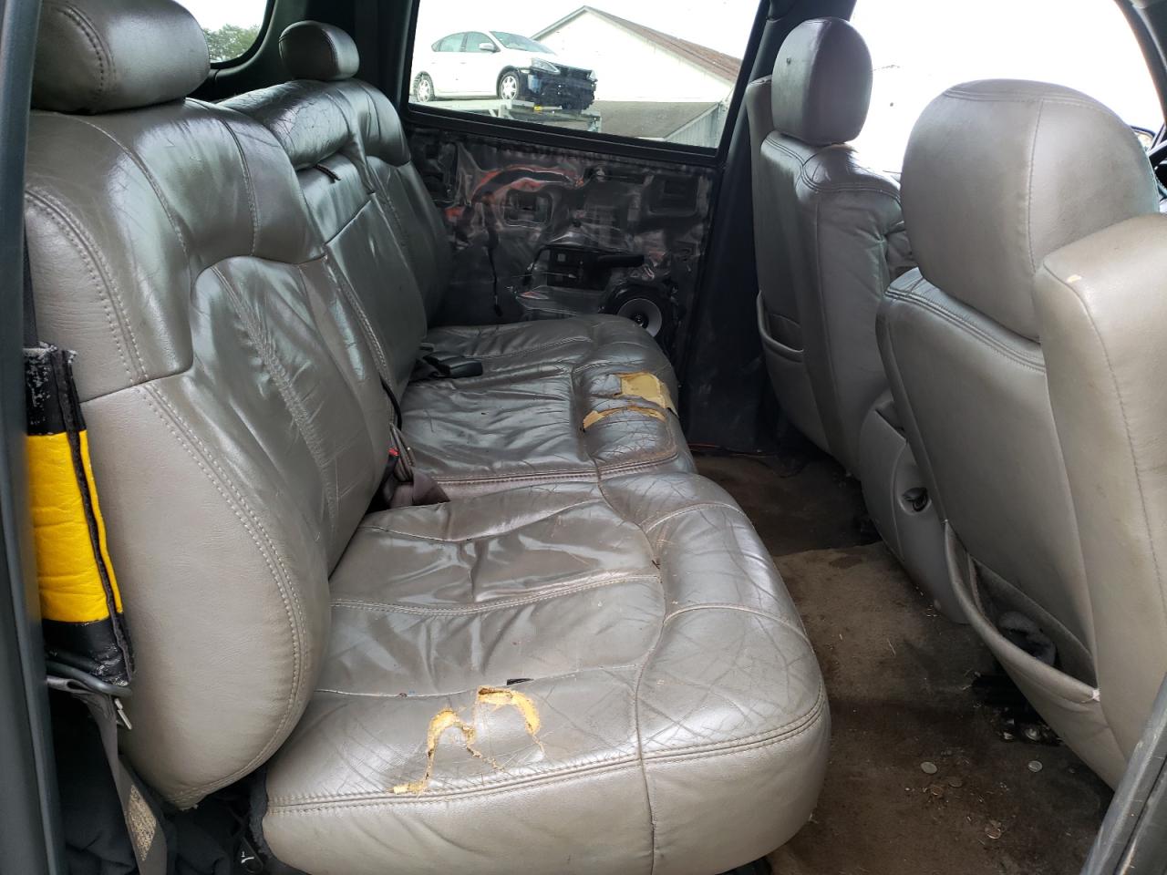 Photo 6 from auction – 2002 CHEVROLET SUBURBAN K with VIN 3GNFK16Z92G255753