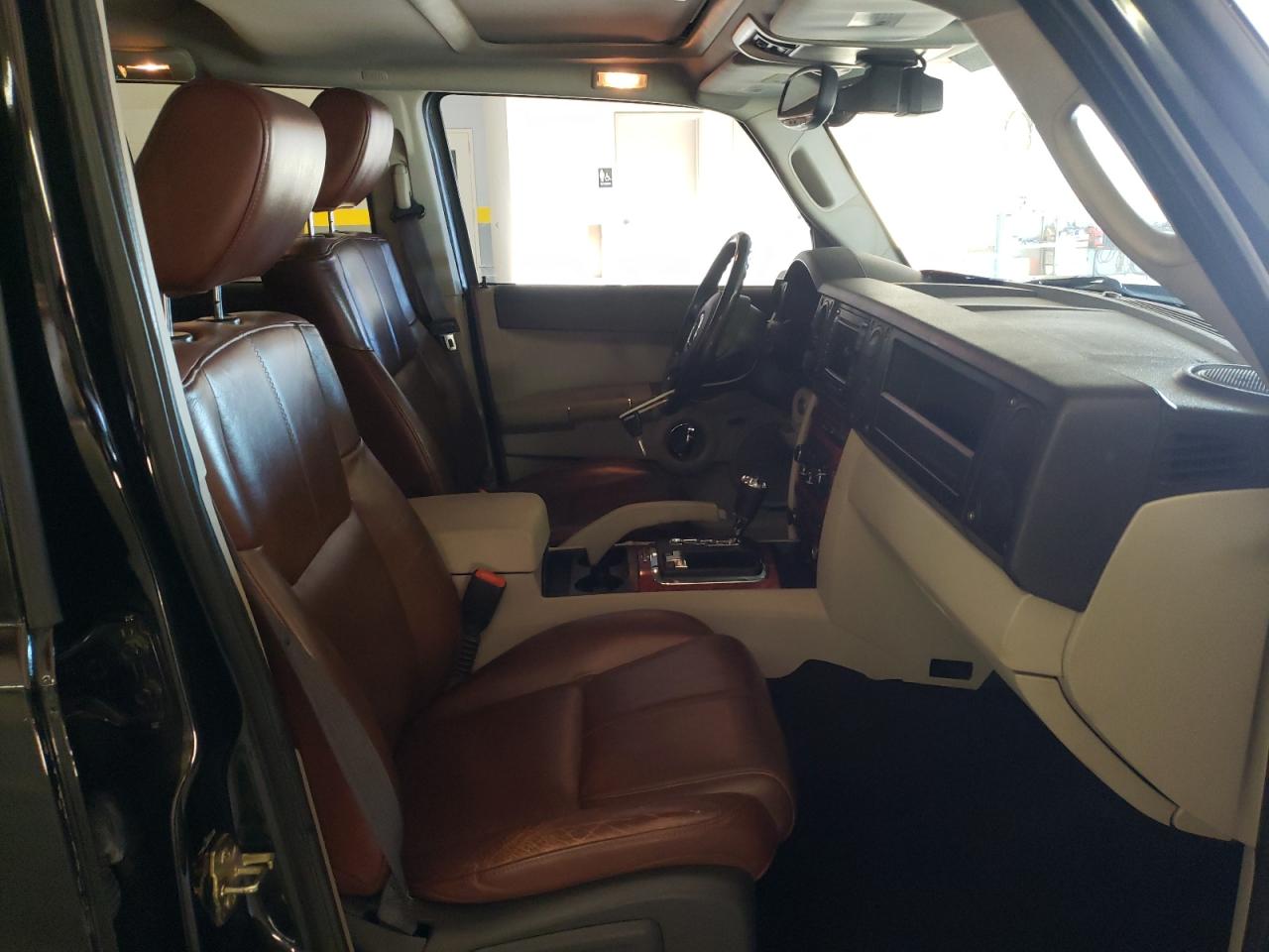 Photo 5 from auction – 2006 JEEP COMMANDER with VIN 1J8HG58226C139354