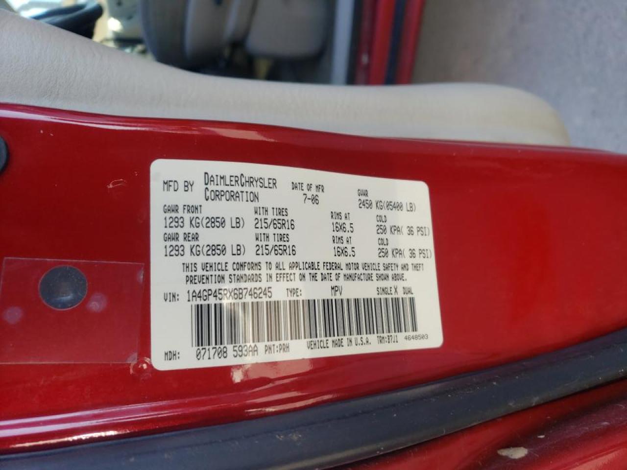 Photo 10 from auction – 2006 CHRYSLER TOWN & COU with VIN 1A4GP45RX6B746245