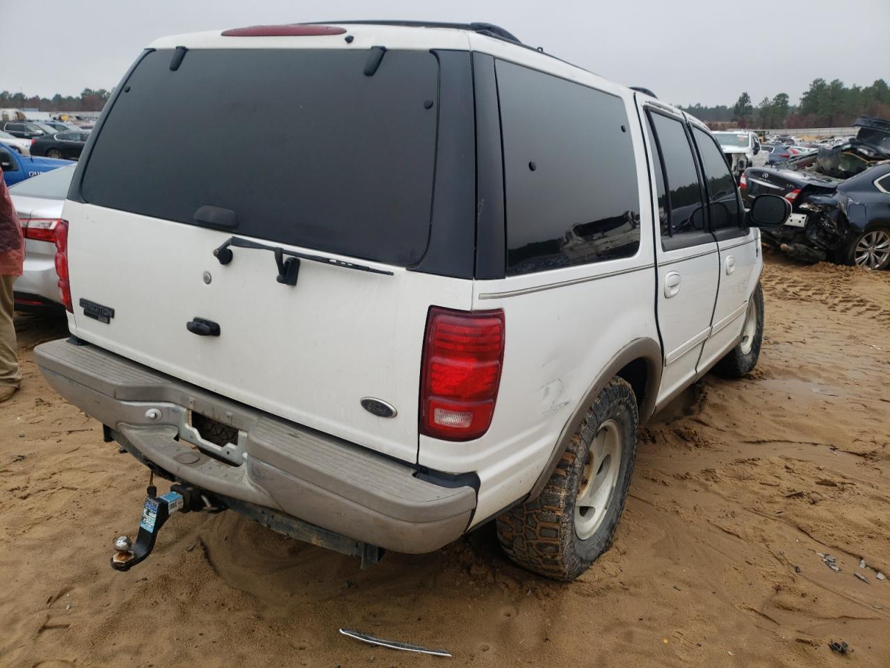 Photo 4 from auction – 2000 FORD EXPEDITION with VIN 1FMPU18L3YLA45575