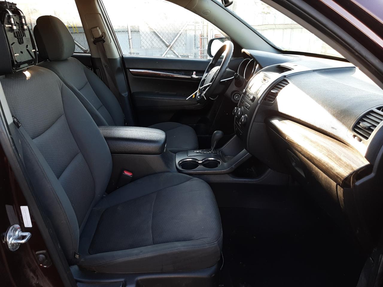 Photo 5 from auction – 2013 KIA SORENTO LX with VIN 5XYKT3A64DG386233