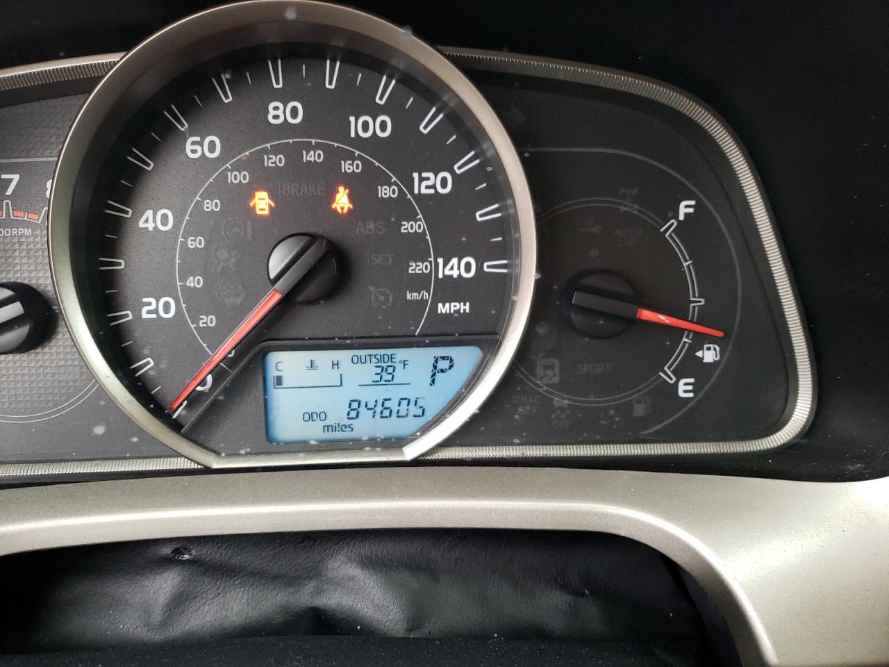 Photo 8 from auction – 2015 TOYOTA RAV4 LE with VIN 2T3BFREV1FW233714