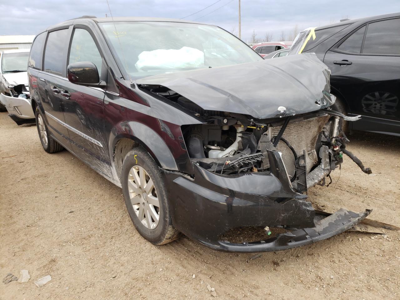 Photo 1 from auction – 2016 CHRYSLER TOWN & COU with VIN 2C4RC1BG2GR230301