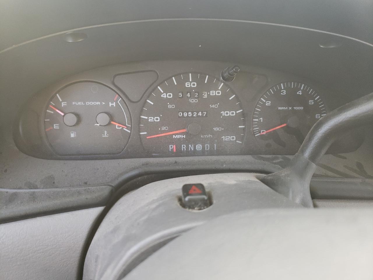 Photo 8 from auction – 2001 FORD TAURUS SE with VIN 1FAFP53UX1G120033