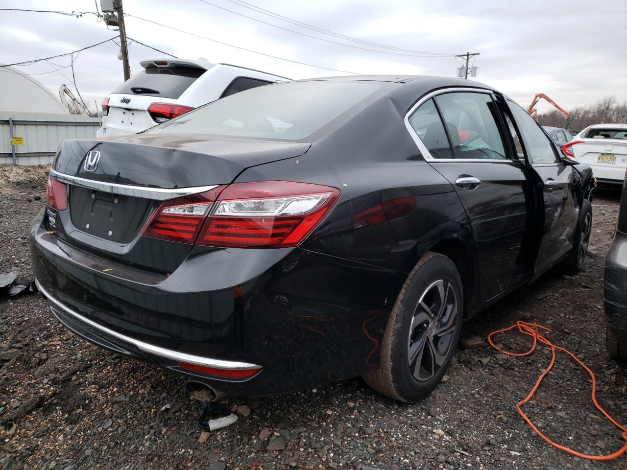 Photo 4 from auction – 2017 HONDA ACCORD with VIN 1HGCR2F3XHA184693