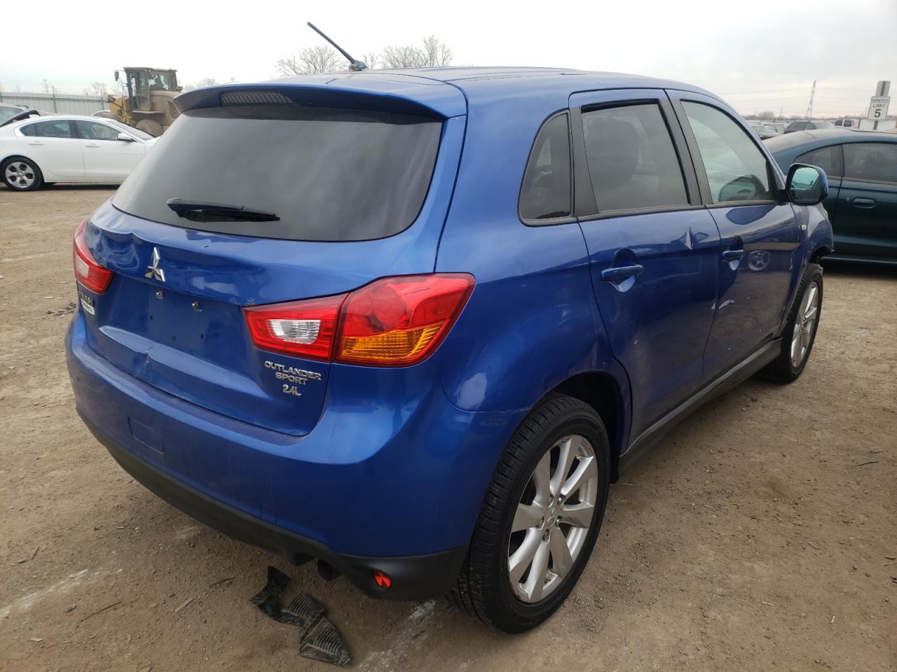 Photo 4 from auction – 2015 MITSUBISHI OUTLANDER with VIN 4A4AP3AW8FE031117