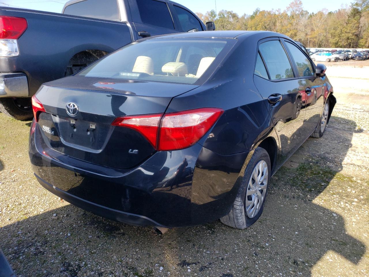 Photo 4 from auction – 2018 TOYOTA COROLLA L with VIN 5YFBURHE9JP770044