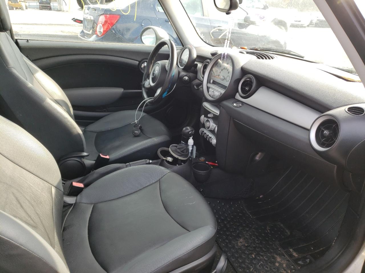 Photo 5 from auction – 2010 MINI COOPER with VIN WMWMF3C54ATZ65109