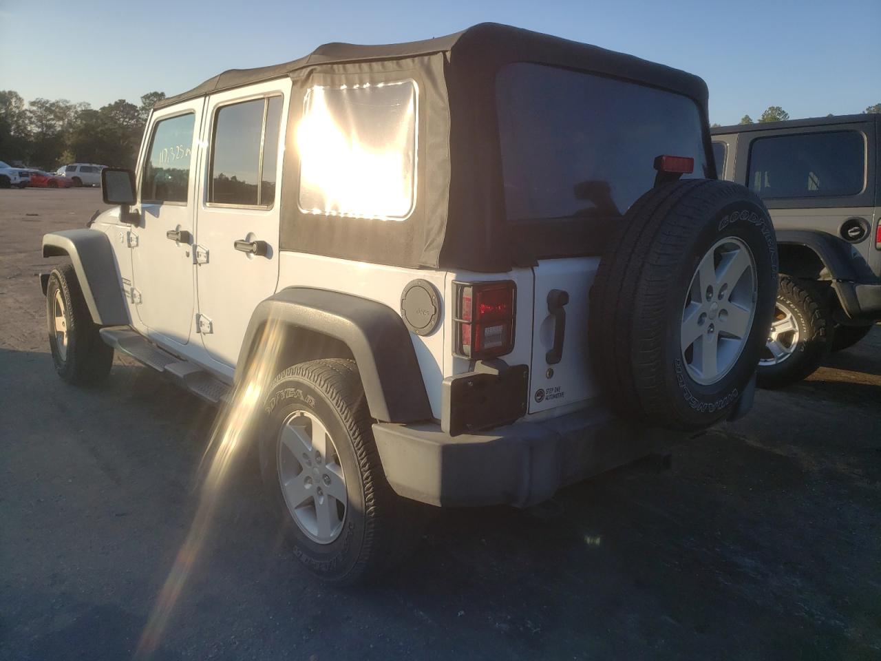 Photo 3 from auction – 2016 JEEP WRANGLER U with VIN 1C4BJWDG2GL228803